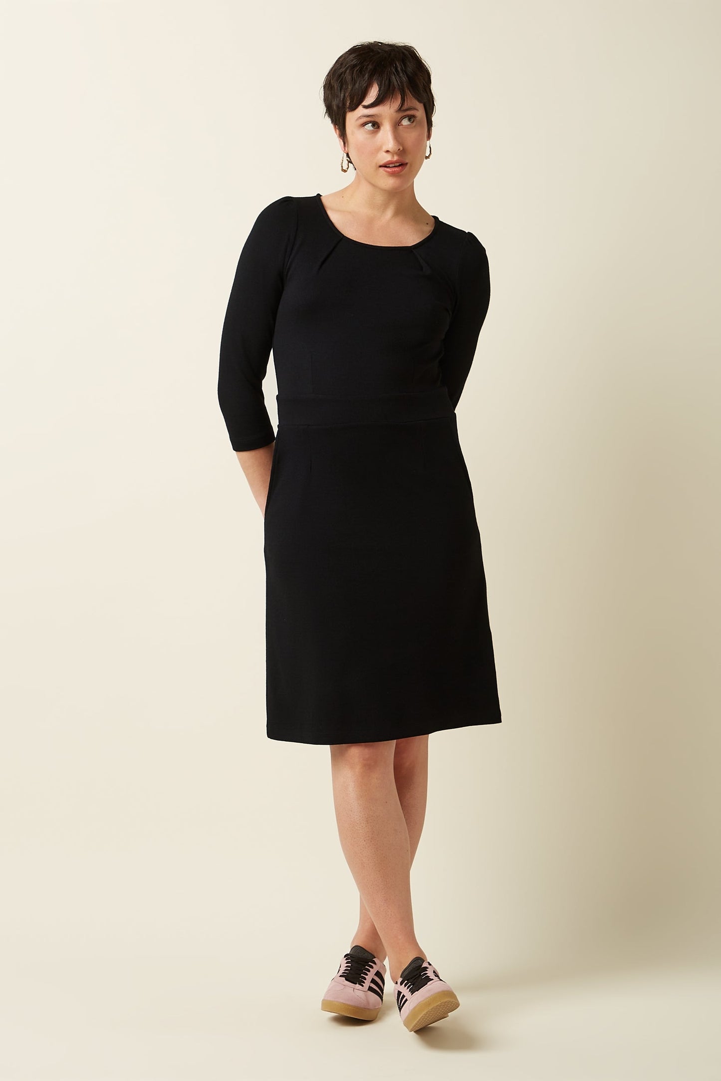 Mona Kjóll Milano Crepe
